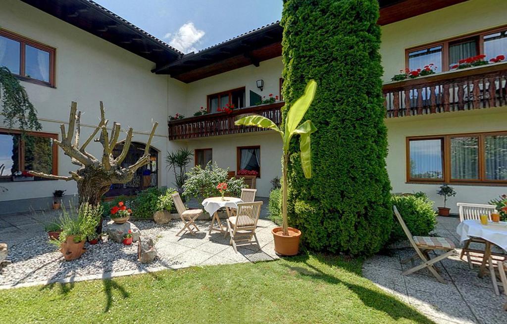 Beautyfarm Landhaus Servus Velden am Woerthersee Exterior photo